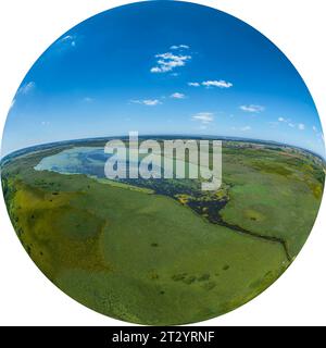 Vue aérienne de la zone des landes autour du lac Federsee près de Bad Buchau en haute Souabe Banque D'Images