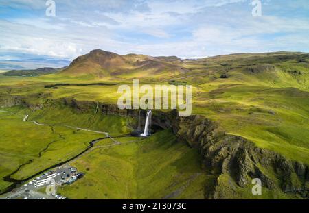 Vue aérienne de la pittoresque cascade Seljalandsfoss, Sudurland, Islande Banque D'Images
