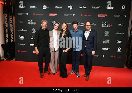 Cast und Crew kommt zum projection des films Davos 1917 beim 33. Festival du film Cologne, FFCGN in den Kölner Filmpalast *** les acteurs et l'équipe viennent à la projection du film Davos 1917 au Festival du film de Cologne 33, FFCGN au Filmpalast de Cologne crédit : Imago/Alamy Live News Banque D'Images