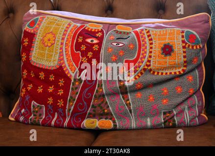 motif éléphant indien sur coussin Banque D'Images