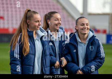 Dijon, France. 18 octobre 2023. Dijon, France, 22 octobre 2023 : joueurs du Paris FC avant le match D1 Arkema entre Dijon et Paris FC au Stade Gaston Gerard à Dijon, France. (Leiting Gao/SPP) crédit : SPP Sport Press photo. /Alamy Live News Banque D'Images