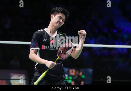 Weng Hong Yang, Chine en action contre Lee Zii Jia, de Malaisie, en finale simple au Victor Denmark Open à Jyske Bank Arena à Odense dimanche 22 octobre 2023. Banque D'Images