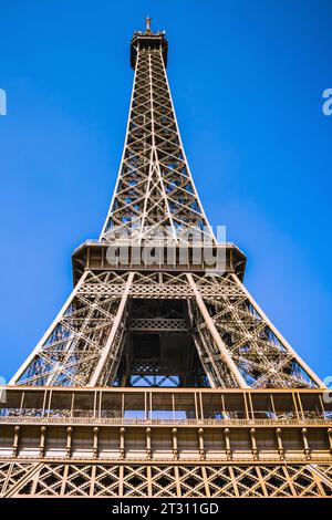 Tour Eiffel vue d'en bas-Paris-France-Europe Banque D'Images