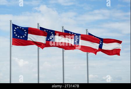 États confédérés d'Amérique quatre drapeaux en rangée agitant ensemble sur un ciel nuageux bleu Banque D'Images