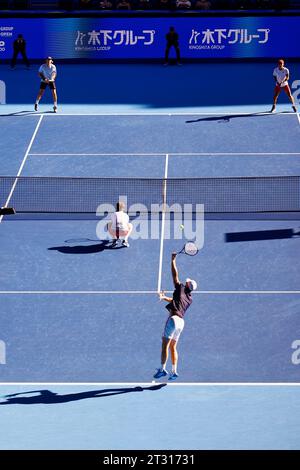 Tokyo, Japon. 22 octobre 2023. (De G à D) Max PURCELL (AUS) et Rinky HIJIKATA (AUS) en action contre Michael VENUS (NZL) et Jamie MURRAY (GBR) lors de leur double finale du Kinoshita Group Japan Open tennis Championships 2023 au Ariake Coliseum. Il s'agit du tournoi ATP Tour le plus ancien en Asie, organisé pour la première fois en 1972. Le tournoi se déroule du 16 au 22 octobre. Hijikata et Purcel ont gagné 6-4, 6-1. (Image de crédit : © Rodrigo Reyes Marin/ZUMA Press Wire) USAGE ÉDITORIAL SEULEMENT! Non destiné à UN USAGE commercial ! Banque D'Images