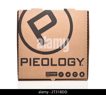 IRVINE, CALIFORNIE - 19 octobre 2023 : une boîte à pizza pour Pieology, une chaîne de restaurants dans 23 États. Banque D'Images