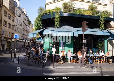 Le restaurant traditionnel français la petite Louise . Il est situé dans la rue Château dEau, dans le 10th arrondissement de Paris, en France. Banque D'Images