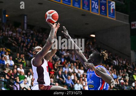 Trévise, Italie. 22 octobre 2023. Tir de Sospension ( Reyer basket ) lors du Nutribullet Treviso basket vs Umana Reyer Venezia, match italien de basket-ball Serie A à Trévise, Italie, octobre 22 2023 crédit : Agence photo indépendante/Alamy Live News Banque D'Images