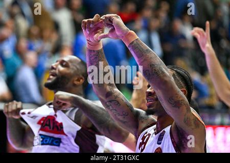 Trévise, Italie. 22 octobre 2023. Bonheur des joueurs de Reyer Venezia pendant Nutribullet Treviso basket vs Umana Reyer Venezia, Italian Basketball Serie A match à Trévise, Italie, octobre 22 2023 crédit : Agence photo indépendante/Alamy Live News Banque D'Images