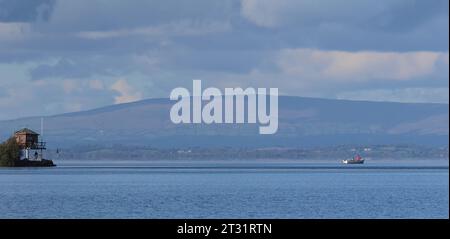 South Shore Lough Neagh, comté d'Armagh, Irlande du Nord, Royaume-Uni. 22 octobre 2023. Météo britannique - après un froid commencer une belle journée d'automne avec de longues périodes de soleil agréable. Crédit : CAZIMB/Alamy Live News. Banque D'Images