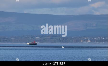 South Shore Lough Neagh, comté d'Armagh, Irlande du Nord, Royaume-Uni. 22 octobre 2023. Météo britannique - après un froid commencer une belle journée d'automne avec de longues périodes de soleil agréable. Crédit : CAZIMB/Alamy Live News. Banque D'Images