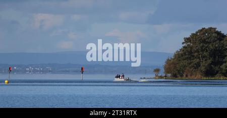 South Shore Lough Neagh, comté d'Armagh, Irlande du Nord, Royaume-Uni. 22 octobre 2023. Météo britannique - après un froid commencer une belle journée d'automne avec de longues périodes de soleil agréable. Crédit : CAZIMB/Alamy Live News. Banque D'Images