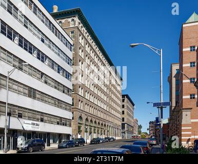 Hanover Academy, Trenton : Broad Street Bank Building, 143 East State Street, a été construit en trois sections en 1900, 1913 et 1924. Banque D'Images