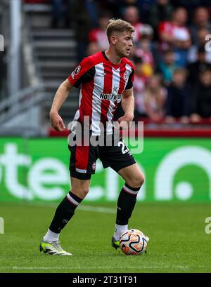 Nathan Collins de Brentford pendant le match de Premier League au Gtech Community Stadium, Londres. Date de la photo : Samedi 21 octobre 2023. Banque D'Images