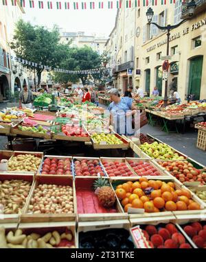 France. Provence-Alpes-Côte d'Azur. Grasse. Marché des fruits et légumes. Banque D'Images