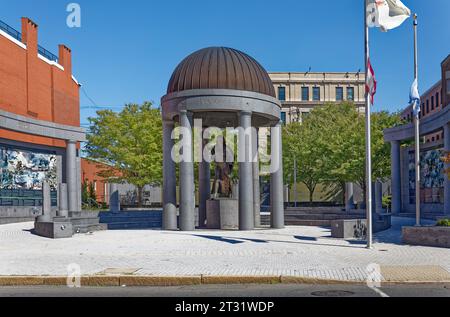 Centre-ville de Trenton : la ville rend hommage aux vétérans de la Seconde Guerre mondiale dans un mémorial en face de la State House. Banque D'Images