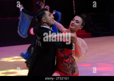 ANKARA, TURQUIE - 17 décembre 2022 : les gens s'affrontent en dancesport pour METU Open 2022. Tournoi national incluant danse de salon Latin et Standart Banque D'Images