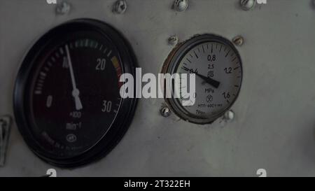 Dispositifs de mesure de pression. Clip. Un gros plan de l'arrière-plan avec des instruments spéciaux pour changer la vitesse et la pression. Banque D'Images