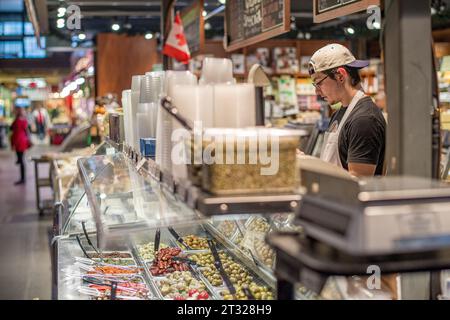 St. Lawrence Market est probablement le marché le plus célèbre de Toronto. Il a été nommé meilleur marché alimentaire au monde par National Geographic. Banque D'Images