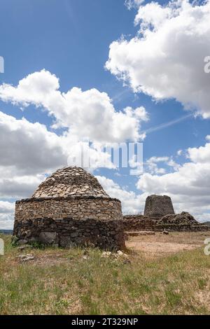 Architecture impressionnante de Nuraghe Santu Antine situé en Sardaigne, Italie Banque D'Images