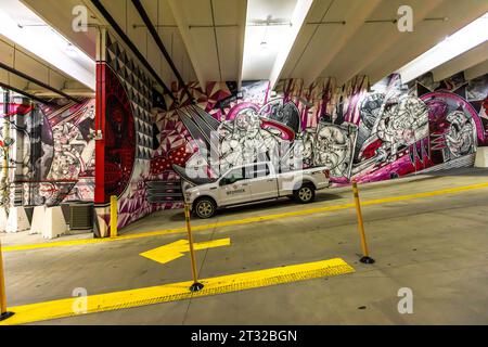 Allée vers le garage de stationnement Z dans Library Street, au centre-ville de Chicago. C’est aussi un projet d’art de rue ouvert au public. 27 artistes internationaux et locaux ont collaboré sur 130 peintures murales. Detroit, États-Unis Banque D'Images