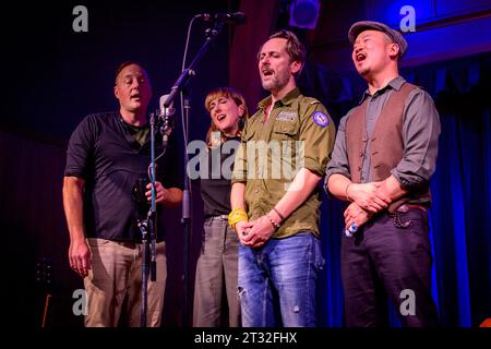 The fugitives, groupe de musique folk-roots acoustique, Rogue Folk Club, Vancouver, BC, Canada Banque D'Images