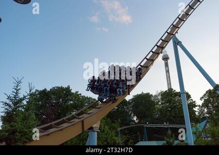 Göteborg, Suède - 30 juin 2021 : balade en montagnes russes Valkyria à Liseberg. Banque D'Images