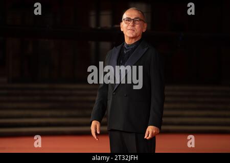 Rome, Italie. 22 octobre 2023. ROME, ITALIE - OCTOBRE 22 : Ferzan Ozpetek assiste à un tapis rouge pour le film ''Nuovo Olimpo'' lors du 18e Festival du film de Rome à l'Auditorium Parco Della Musica le 22 octobre 2023 à Rome, Italie (photo de Luca Carlino/NurPhoto) crédit : NurPhoto SRL/Alamy Live News Banque D'Images