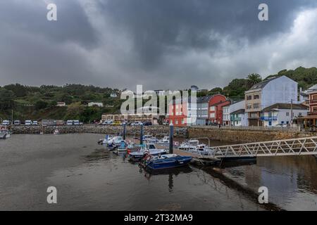 Port du village de pêcheurs de O Barqueiro, Corogne, Galice, Espagne Banque D'Images