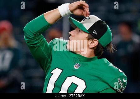 Philadelphie, États-Unis. 22 octobre 2023. Braden Mann (10), joueur des Eagles de Philadelphie, dans les échauffements avant un match de football de la NFL contre les Dolphins de Miami au Lincoln Financial Field à Philadelphie le 22 octobre 2023. Crédit : UPI/Alamy Live News Banque D'Images
