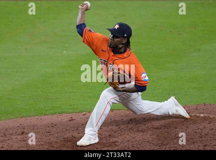 Houston, États-Unis. 22 octobre 2023. Le lanceur de secours des Astros de Houston Rafael Montero lance la huitième manche contre les Rangers du Texas dans le sixième match de l’ALCS au minute Maid Park à Houston le dimanche 22 octobre 2023. Photo de Kevin M. Cox/UPI crédit : UPI/Alamy Live News Banque D'Images