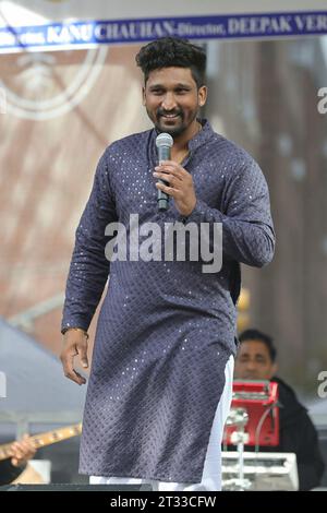 Jackson Heights, New York, États-Unis, 21 octobre 2023 - le maire de New York, Eric Adams, Shiv Dass, Khuda Baksh, Jenifer Rajkumar, prononce un discours à la 74e rue Jackson Heights Indian Merchants associations Diwali Mela le samedi 21 octobre 2023. Photo : Luiz Rampelotto/EuropaNewswire Banque D'Images