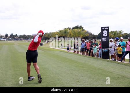 Miami (États-Unis d ' Amérique). 22 octobre 2023. DORAL, FLORIDE - 22 OCTOBRE : le capitaine Sergio Garcia de Fireball GC frappe son tir du 8e tee lors du troisième jour du LIV Golf Invitational - Miami Team Championship au Trump National Doral Miami le 22 octobre 2023 à Doral, Floride. (Photo Alberto E. Tamargo/Sipa USA) crédit : SIPA USA/Alamy Live News Banque D'Images