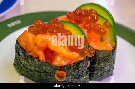 Sushi japonais, œufs de saumon Ikura, restaurant japonais, Hong Kong, Chine. Banque D'Images