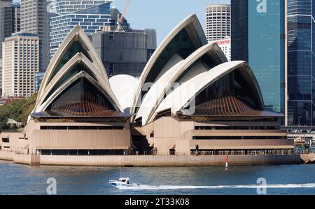 Sydney, Australie. 23 octobre 2023. L'illustration montre l'Opéra de Sydney prise lors de la mission économique belge au Commonwealth d'Australie, à Sydney, le lundi 23 octobre 2023. Une délégation belge effectue une mission économique de 10 jours en Australie du 19 au 28 octobre 2023. BELGA PHOTO BENOIT DOPPAGNE crédit : Belga News Agency/Alamy Live News Banque D'Images