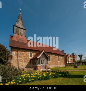 DANBURY, ESSEX, Royaume-Uni - 10 AVRIL 2010 : vue extérieure de l'église paroissiale St Margaret's à Woodham Mortimer au printemps Banque D'Images