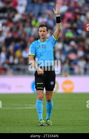 Bologne, Italie. 22 octobre 2023. L'arbitre du match Daniele Doveri lors de Bologne FC vs Frosinone Calcio, match de football italien Serie A à Bologne, Italie, octobre 22 2023 crédit : Agence de photo indépendante/Alamy Live News Banque D'Images