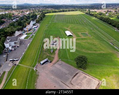 Photo aérienne par drone de l'hippodrome de Worcester, près de la rivière Severn, Worcester, Royaume-Uni août 2023 Banque D'Images