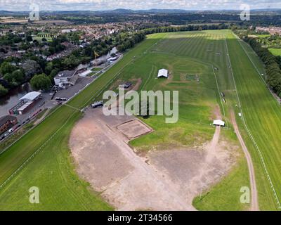 Photo aérienne par drone de l'hippodrome de Worcester, près de la rivière Severn, Worcester, Royaume-Uni août 2023 Banque D'Images