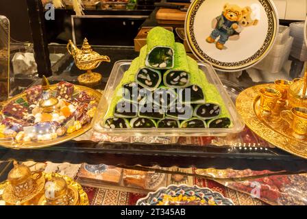 Istanbul, Turquie, Turkey Delight Rolls n la vitrine de la boutique , Editorial seulement. Banque D'Images