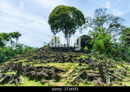 Gunung Padang site mégalithique de Cianjur, Java ouest, Indonésie. Gunung Padang est le plus grand site mégalithique dans tout le sud-est de l'Asie. Banque D'Images
