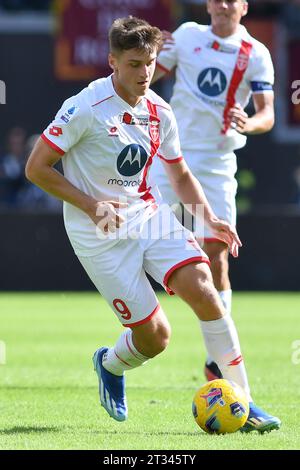 Rome, Latium. 22 octobre 2023. Lorenzo Colombo de Monza lors du match de Serie A entre Roma et Monza au stade olympique, Italie, le 26 octobre 2023. Crédit : massimo insabato/Alamy Live News Banque D'Images