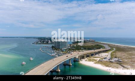 Vue aérienne du pont Perdido Pass à Orange Beach, Alabama Banque D'Images