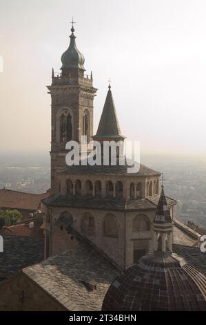 Parties supérieures de la Basilique Santa Maria Maggiore à Bergame Banque D'Images