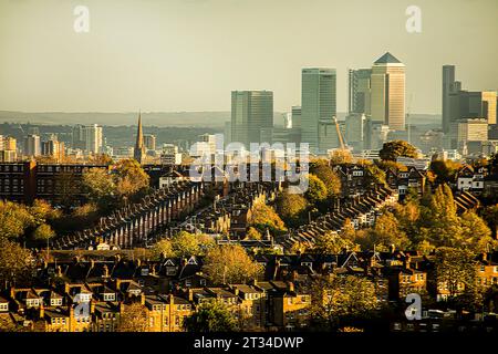 Alexandra Palace, Londres, Royaume-Uni, novembre 2020 : une perspective différente de Londres du Alexandra Palace à Canary Wharf Banque D'Images