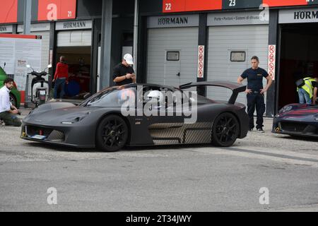 Misano , ITALIE - ott , 21 2013 : voiture de sport et supercar DALLARA STRADALE DANS Misano World circuit : marco Simoncelli Banque D'Images