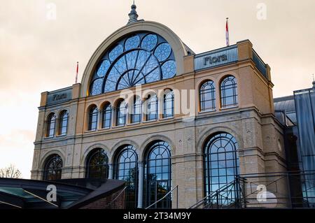 DAS Festhaus, ebenfalls Flora genannt, aus der Gründerzeit, ist 1864 eröffnet worden und in den vergangenen Jahren aufwändig renoviert worden. Heute finden im prunkvollen Festsaal Bankettes und gehobene événements statt. Köln, 22.10.2023 *** le Festhaus, également appelé Flora, de la période wilhelminienne, a été ouvert en 1864 et a été rénové ces dernières années aujourd'hui, des banquets et des événements haut de gamme ont lieu dans la magnifique salle de banquet Cologne, 22 10 2023 Foto:xr.xSchmiegeltx/xFuturexImagex Flora 3005 crédit : Imago/Alamy Live News Banque D'Images