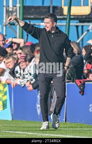 Walton Hall Park, Liverpool, Merseyside, Angleterre. 22 octobre 2023. Marc Skinner Manager de Manchester United Women donne des instructions, lors de l'Everton Women V Manchester United Women football Club au Walton Hall Park, dans la Barclays Women's Super League/Women's Super League. (Image de crédit : ©Cody Froggatt/Alamy Live News) Banque D'Images