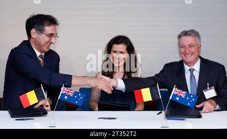 Sydney, Australie. 23 octobre 2023. Les délégués de photographiés lors d'une cérémonie de signature, lors de la Mission économique belge au Commonwealth d'Australie, à Sydney, le lundi 23 octobre 2023. Une délégation belge effectue une mission économique de 10 jours en Australie du 19 au 28 octobre 2023. BELGA PHOTO BENOIT DOPPAGNE crédit : Belga News Agency/Alamy Live News Banque D'Images