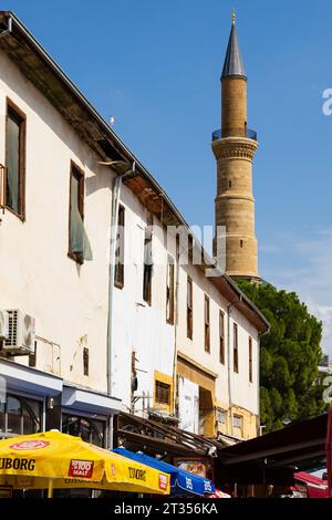 Un minéret de la mosquée Selimiye Camii, de la rue. Nicosie, République turque de Chypre du Nord. Banque D'Images